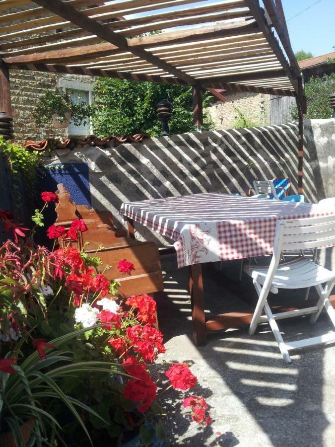 Le Vertige Bed and Breakfast Échandelys Buitenkant foto